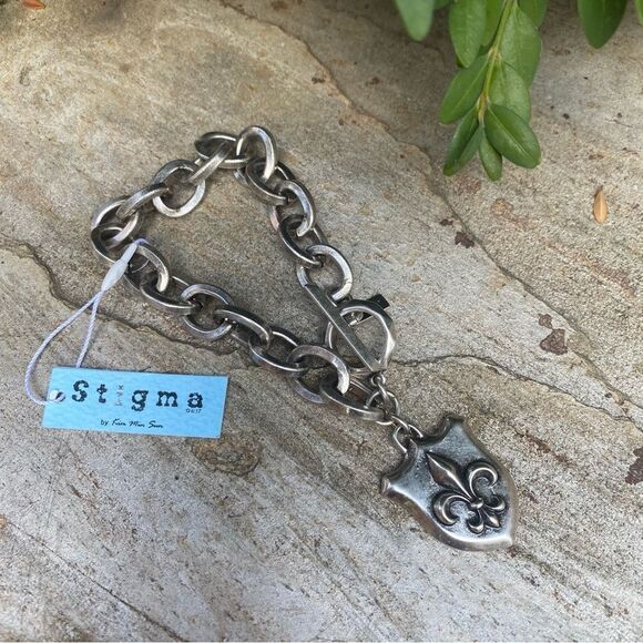 New with Tag Stigma Silver Fleur-de-Lis Crest Chunky Charm Bracelet Streetwear - Picture 1 of 5